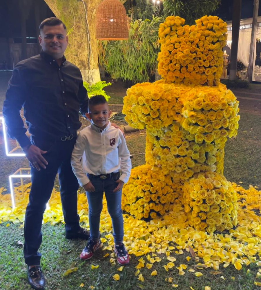 Oso personalizado con rosas naturales